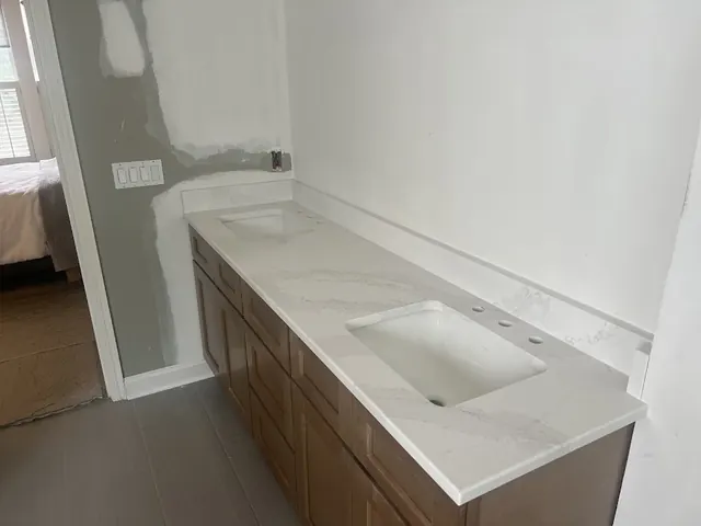 Distinctive Countertops & Kitchens